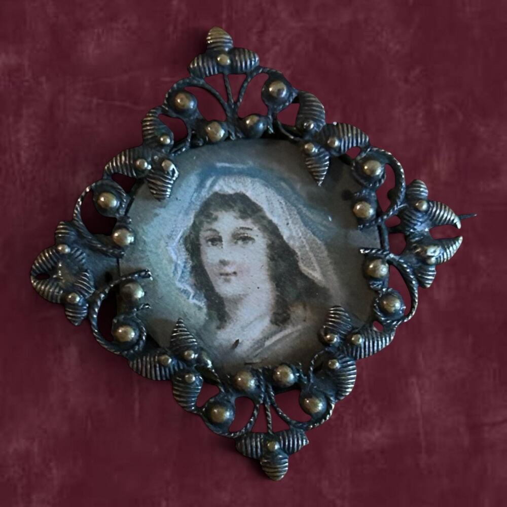 Antique French portrait brooch, Edwardian or late Victorian era.